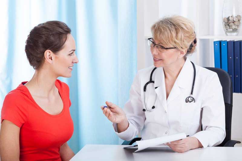 Afbeelding huisarts met patient